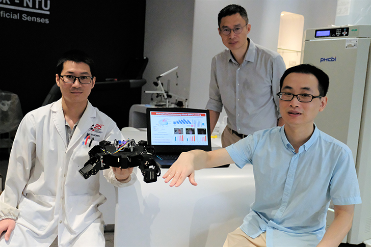 De acum poți controla roboții prin gesturi, datorită unei noi tehnologii inventate în Singapore