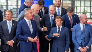 Lideri din 21 de țări se întâlnesc la Paris. Obiectivul este acela de a oferi ajutor militar și financiar Ucrainei