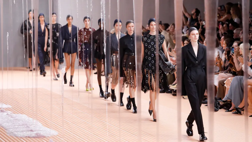 Armani aduce noua colecție la Milano Fashion Week