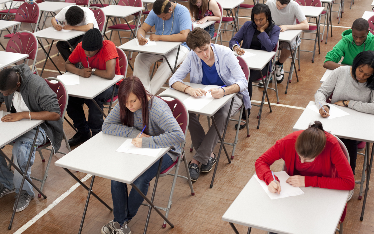 Universitatea din Glasgow reintroduce examenele fizice. Studenții susțin că preavizul este prea scurt