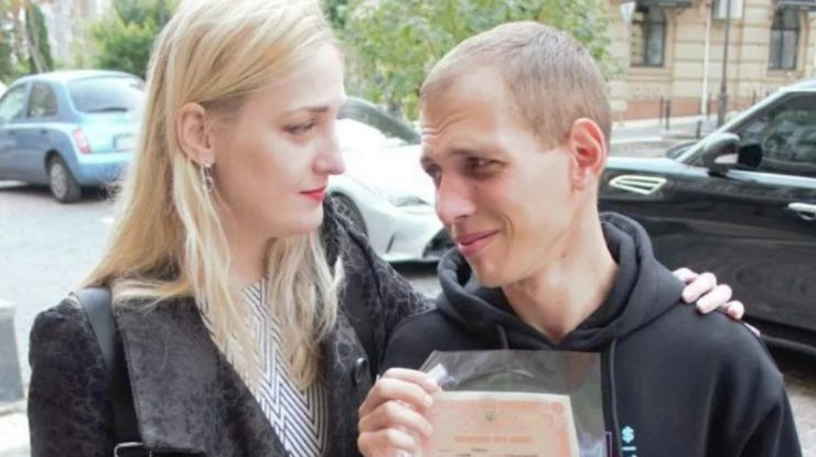 Vocea soției îl ține în viață pe Serhiy, soldat în prima linie în Ucraina: „M-a făcut să continui să lupt”