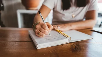 Cum îți tratezi mintea în 5 minute? Tehnica este folosită de Richard Branson și Elon Musk