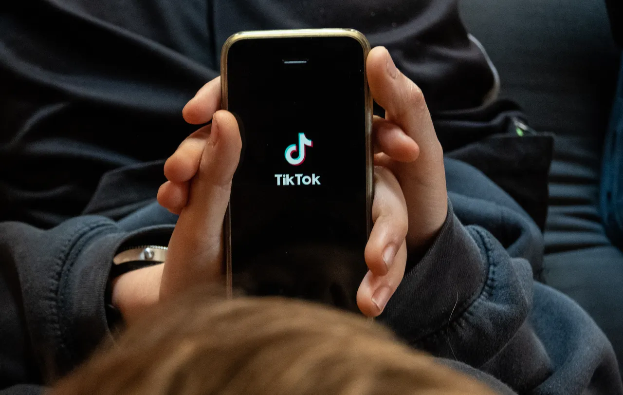 SUA amenință să interzică TikTok. ByteDance are nouă luni să vândă aplicația