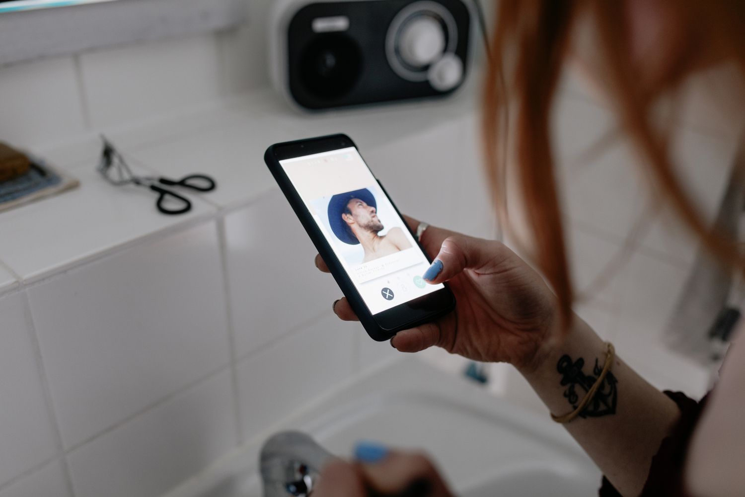Dating-ul nu mai este ce a fost. Jumătate dintre utilizatorii Tinder nu vor să se întâlnească