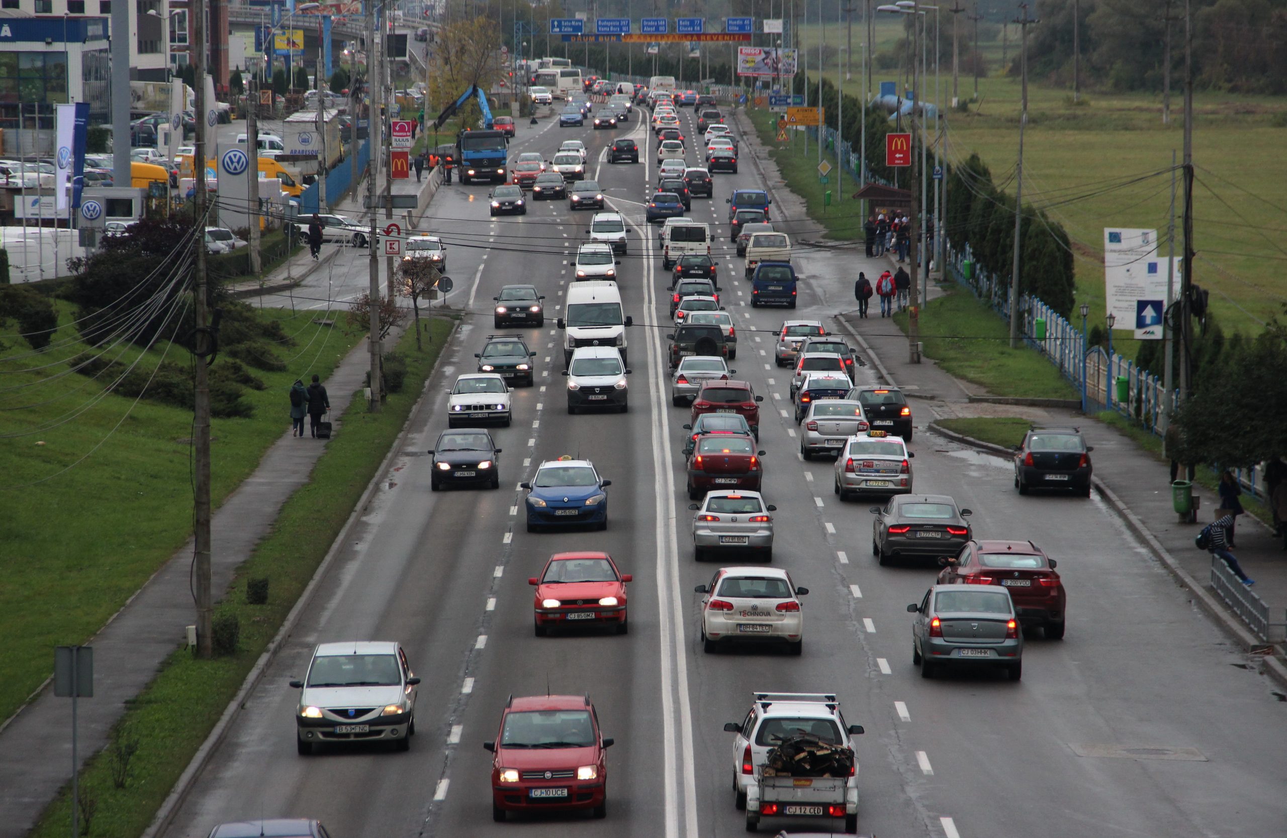 Cât timp ai pierdut azi în trafic? Ambuteiajele la ore de vârf în România au determinat o medie de 33,2 ore de întârziere pentru fiecare maşină în 2023