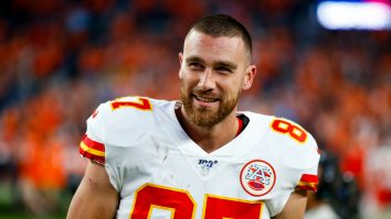 Vedeta echipei Kansas City Chiefs, Travis Kelce, donează 100.000 de dolari pentru victimele rănite la parada victoriei de la Super Bowl