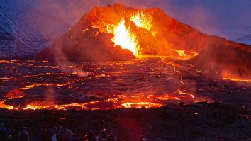 Oamenii care au fugit de vulcanul islandez se tem că orașul lor nu va supraviețui. „Acesta este sfârșitul”