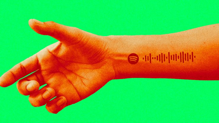 Spotify: „Ne place că ascultătorii poartă muzica preferată pe brațe”. În ultimii ani, sute de oameni și-au tatuat codul melodiei preferate