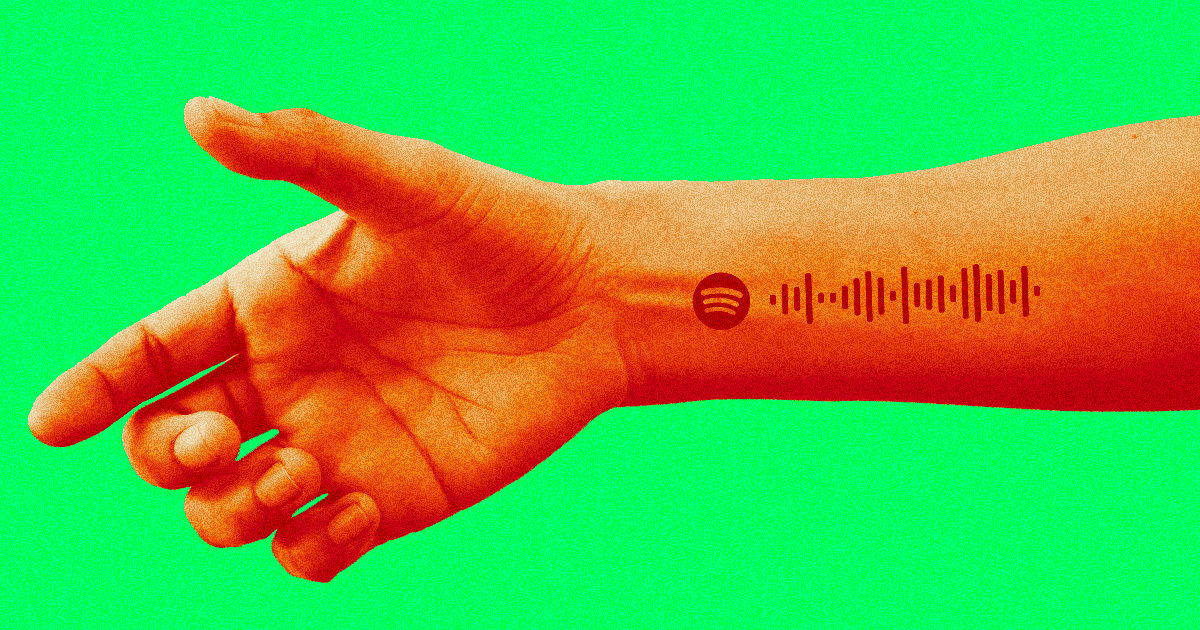 Spotify: „Ne place că ascultătorii poartă muzica preferată pe brațe”. În ultimii ani, sute de oameni și-au tatuat codul melodiei preferate