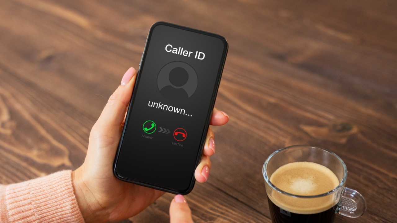 SUA declară ilegale apelurile telefonice care utilizează voci generate de inteligența artificială. Numărul celor care imită celebrități a crescut