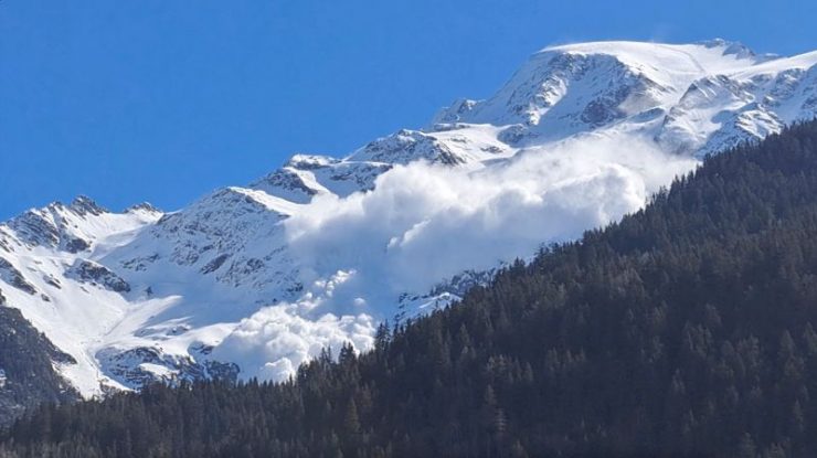 Patru persoane au fost ucise într-o avalanșă în regiunea montană Auvergne din centrul Franței