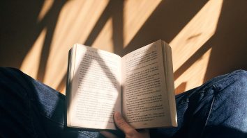 Este Ziua Națională a Lecturii. Cum stau românii la capitolul citit?