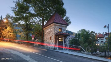 FOTO. Cum arată cea mai mică casă de vacanță din România? Clădirea are o amprentă de 11 metri pătrați și o înălțime de 7 metri