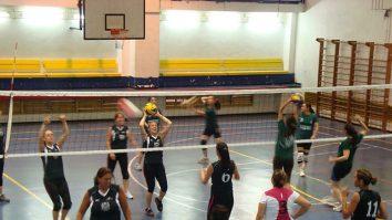 Catchball a devenit noul sport preferat al româncelor. Cum se joacă și cine este campioana țării?