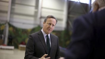 David Cameron va vizita Insulele Falkland pe fondul unor noi apeluri în Argentina pentru discuții privind viitorul lor