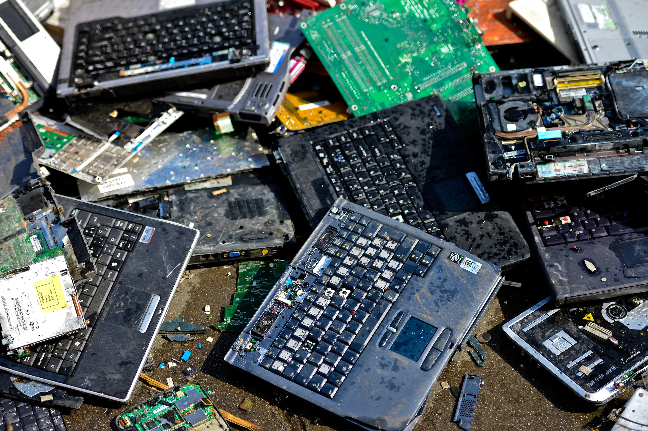 E-waste, o piață lipsită de concurență. Cât câștigă start-up-urile din acest domeniu?