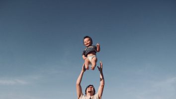 STUDIU. Copiii cu părinți frumoși au locuri de muncă bine plătite