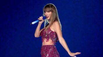 Tatăl lui Taylor Swift, Scott Swift, este acuzat că a lovit un fotograf. Ce spun reprezentanții cântăreței