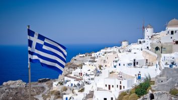 Grecia introduce o nouă taxă turistică pentru rezistența la schimbările climatice. Cât vor plăti vizitatorii?