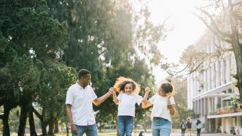 Părinții, o barieră sau susținători? Cum se schimbă regulile de consimțământ pentru tratamentul sănătății mintale în diferite state americane