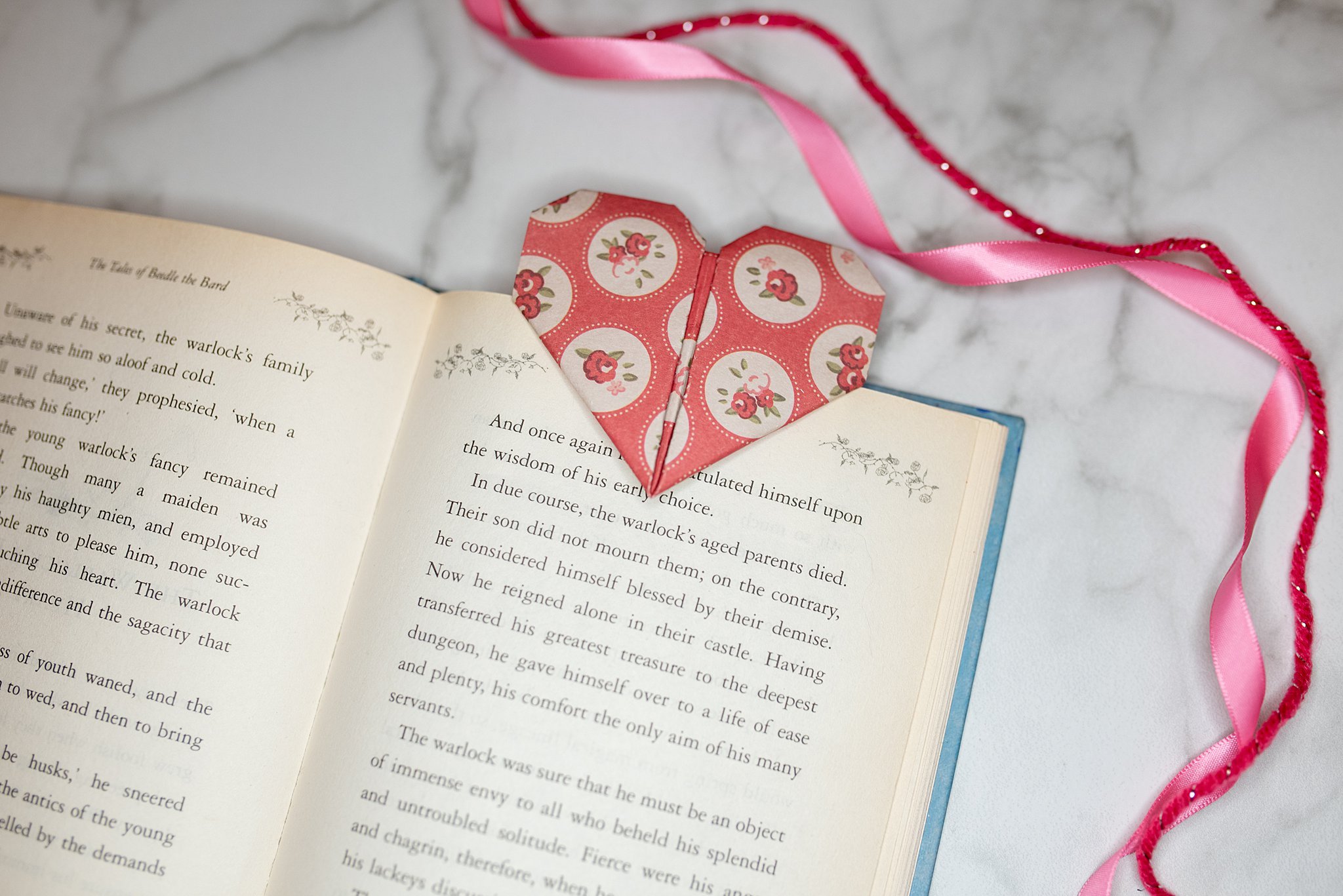 Ziua Cărții sau V-day? Ce carte să-i dăruiești jumătății tale