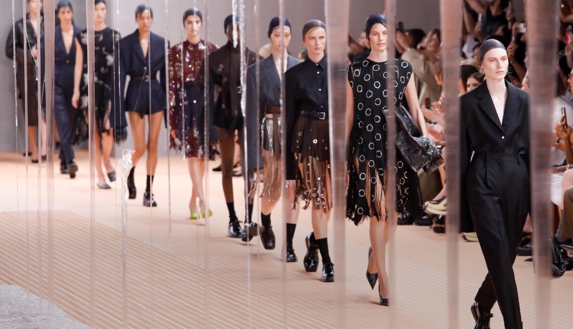 FOTO. Gucci defilează la Milano Fashion Week. Gigi Hadid a deschis spectacolul