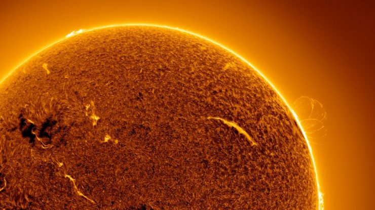 FOTO. Buclele fantomatice de plasmă persistă după o explozie solară masivă