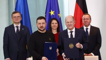 Războiul în Ucraina: Care sunt mizele militare și diplomatice ale vizitei lui Volodimir Zelenski în Franța și Germania?