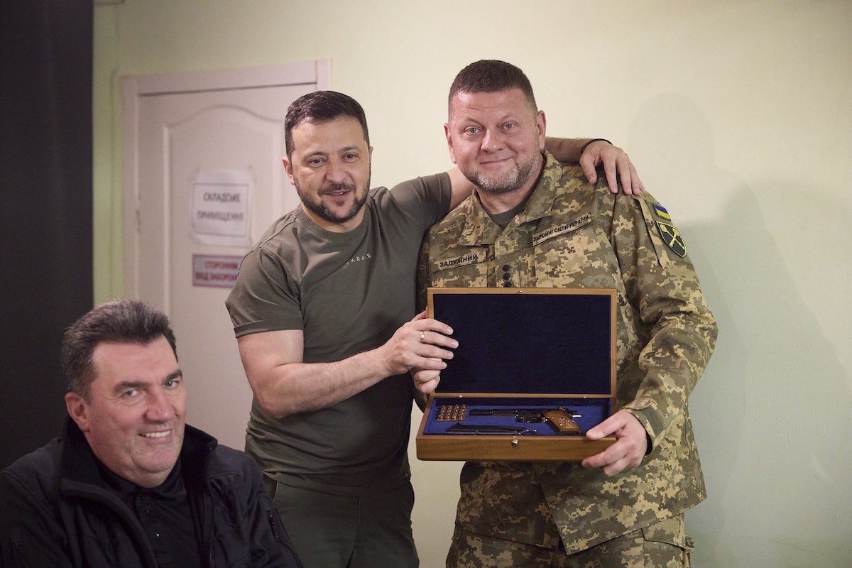 Zalujnîi nu e de acord cu tactica de război a lui Zelenski: „Ucraina nu trebuie să mai aștepte ajutoare din exterior”