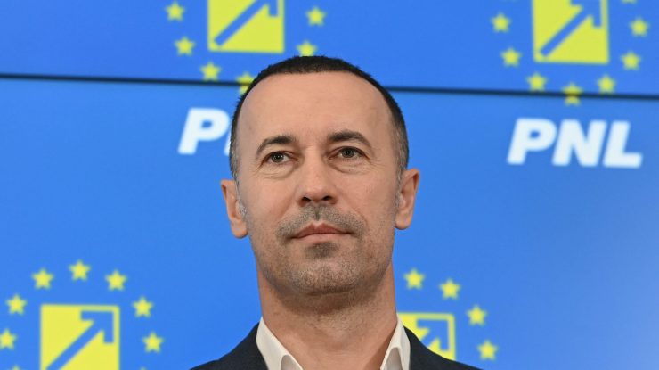 FOTO. Procurorii DNA îl suspectează pe liderul PNL, Iulian Dumitrescu că a cheltuit într-un an și jumătate aproape 600.000 de euro pe bunuri de lux și vacanțe în Dubai, Abu Dhabi, Insulele Maldive, Insula Capri, Mykonos, Courchevel, Nisa