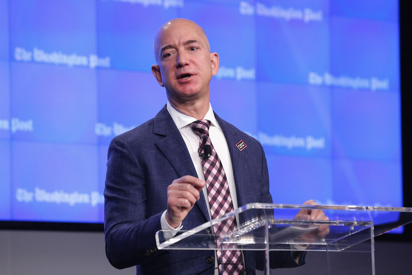 Jeff Bezos investește într-un startup axat pe A.I. și roboți umanoizi