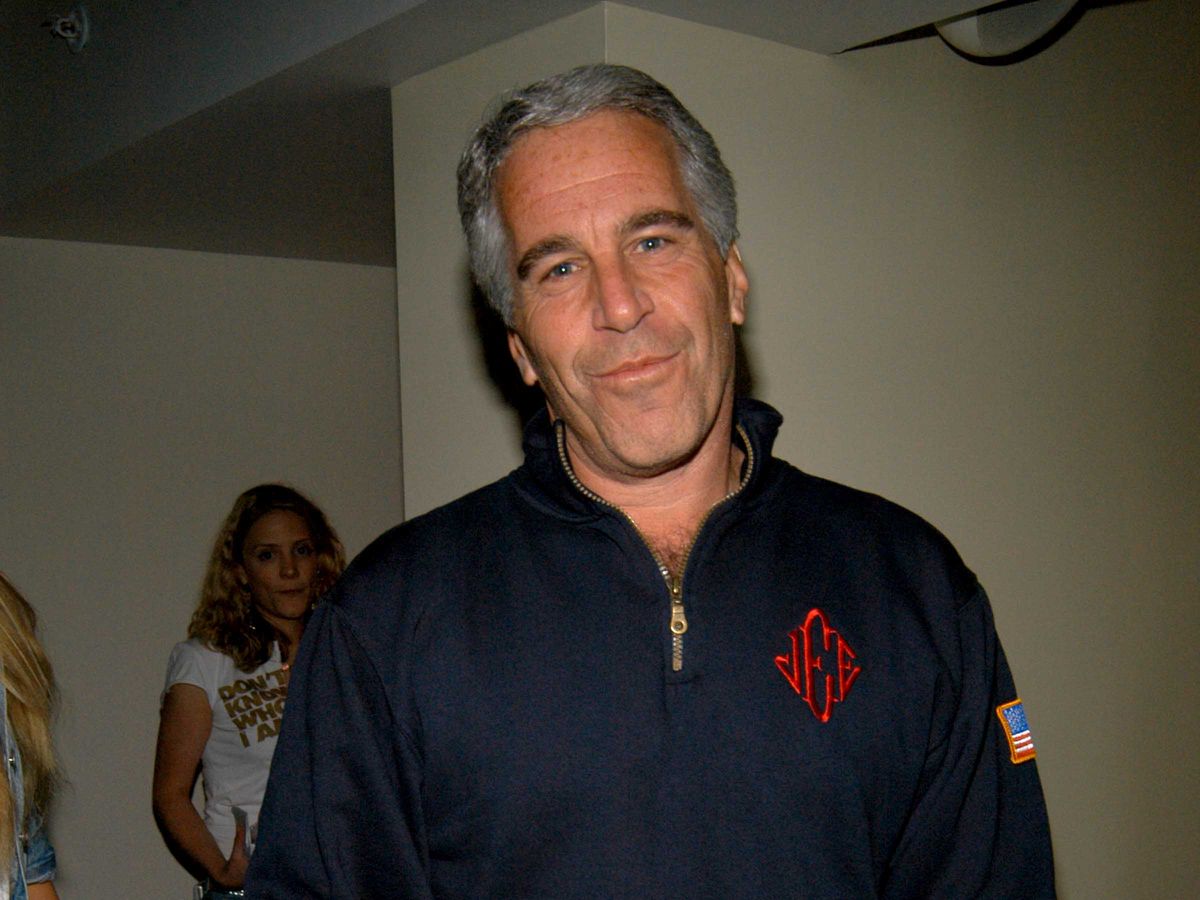 12 femei, victime ale lui Jeffrey Epstein, dau în judecată FBI pentru „eșecul de peste două decenii de a opri abuzul”