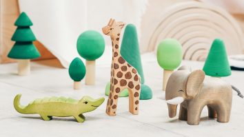 Adulții vor să fie copii din nou. De ce caută oamenii refugiu în jocuri și jucării?