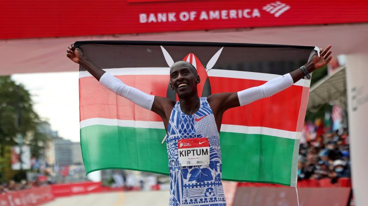 Deținătorul recordului mondial la maraton masculin, kenyanul Kelvin Kiptum, în vârstă de 24 de ani, a murit într-un accident rutier