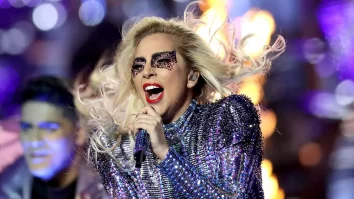 Super Bowl: Lady Gaga revine în lumină cu un omagiu vibrant. A recreat propria sa imagine din pauza spectacolului