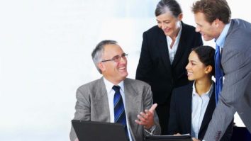 Persoanele introvertite dau mai mult randament în poziții de conducere. Radu Leca: „Stresul, epuizarea, anxietatea…cu toate acestea adunate, nu știu cât de bun ar fi ca și lider.”