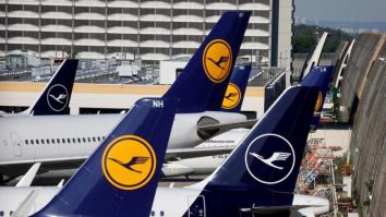 Angajații Lufthansa au intrat în grevă pentru a doua oară în această lună. Activitatea de pe mai multe aeroporturi din Germania este afectată