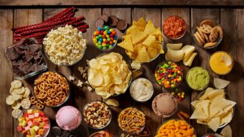 Pericolele pe care le aduce mâncarea ultra-procesată. Cum diferențiem aceste alimente „ucigașe”?