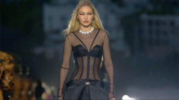 VIDEO. Milano Fashion Week 2024 – Gigi Hadid strălucește în noua colecție Versace