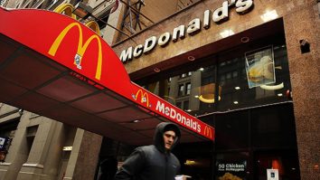 Un bărbat și-a sărbătorit a 100-a aniversare la McDonald’s. Zan White a mâncat aproape zilnic, timp de 36 de ani la fast food