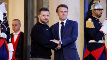 Macron spune că Rusia atacă Occidentul