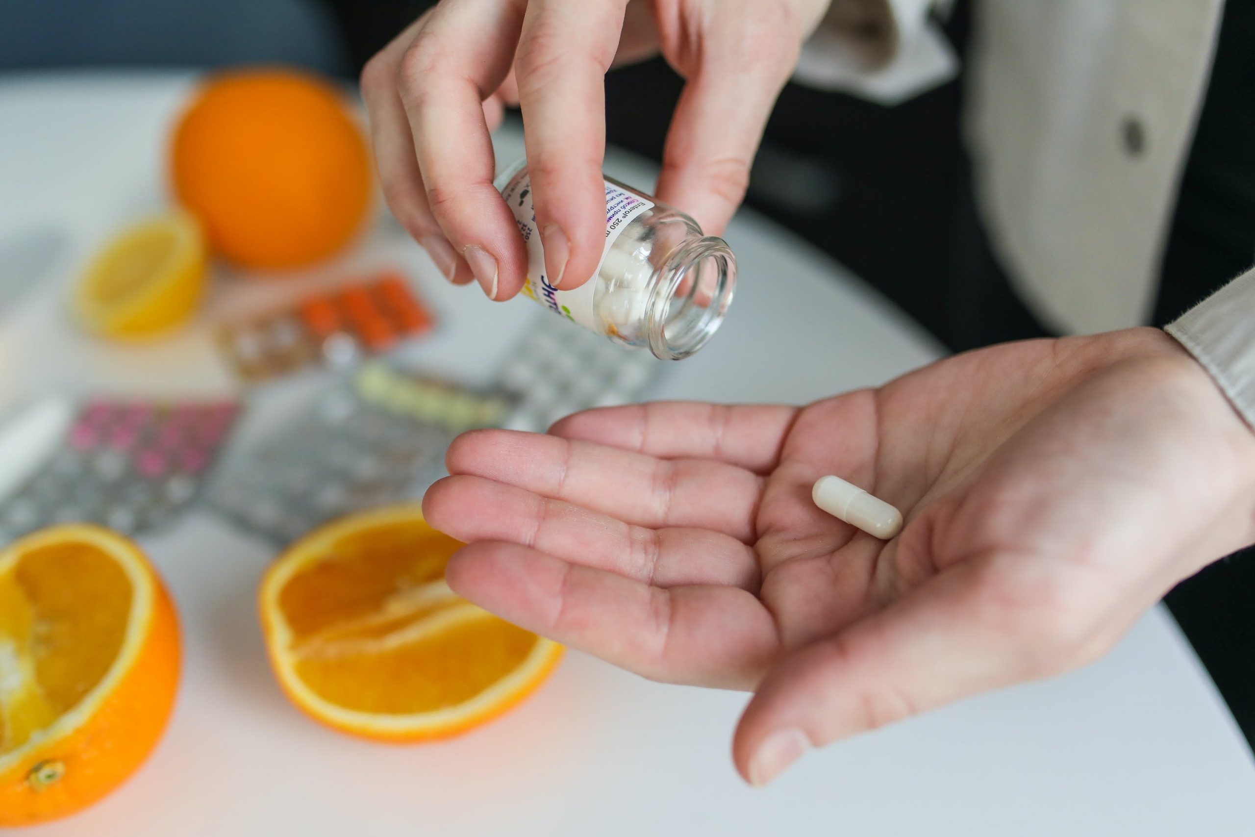 Britanicii vor trata mai ușor 7 afecțiuni comune. NHS lansează „Pharmacy First”, un serviciu menit să le ușureze munca medicilor