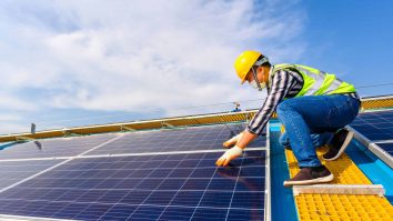 CEO-ul E.On spune că numărul de case care vor avea panouri solare va ajunge la jumătate de milion în următorii cinci ani. Ce trebuie să știi?