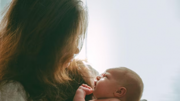 O româncă a născut acasă și a refuzat asistența medicală