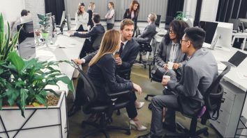 560.000 de tineri din Marea Britanie nu au loc de muncă. Sănătatea mintală le pune piedici