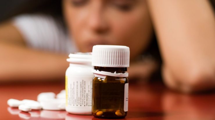 Tot mai mulți tineri apelează la antidepresive. Care sunt sfaturile medicilor