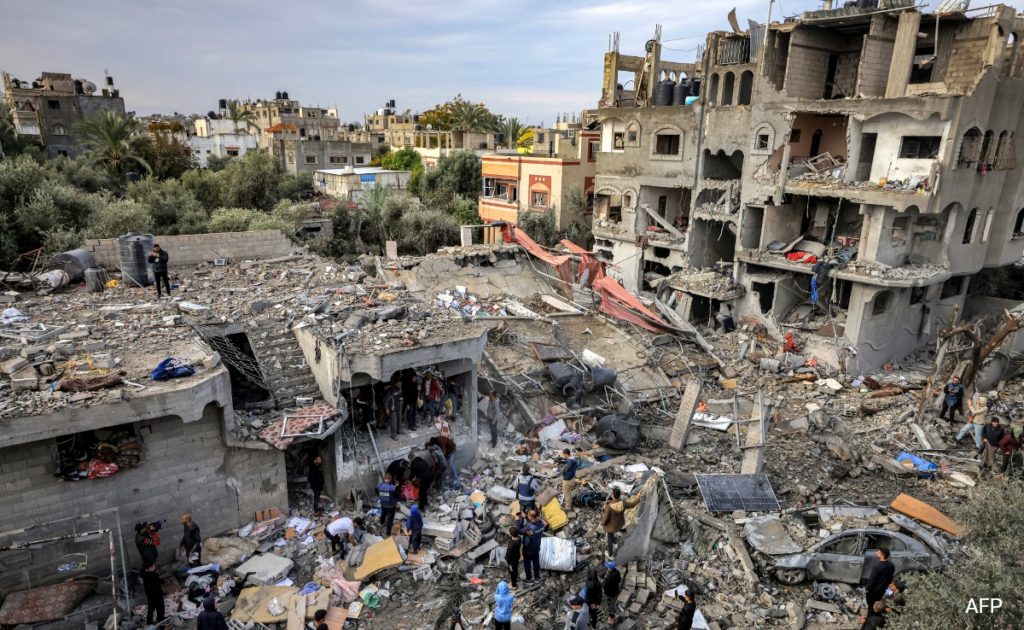 LIVE UPDATE. Război în Israel, ziua 138. Cel puțin 23 de morți în lovituri în centrul Gaza, anunță Hamas/ Trimisul SUA poartă discuții „constructive” despre acordul privind ostaticii