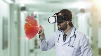 Terapie cu VR. Dr. Anderson: „Căștile sunt ușor de curățat și sterilizat, iar cei mici au o experiență plăcută”