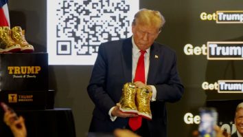 Trump își lansează propria linie de adidași la Sneaker Con. Decizia vine la o zi după hotărârea judecătorească de 350 de milioane de dolari