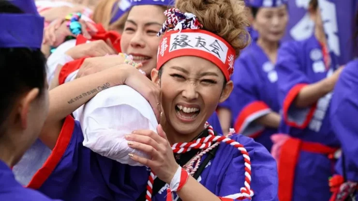Femeile se alătură pentru prima oară în 1.250 de ani, Festivalului nude, Hadaka Matsuri din Japonia
